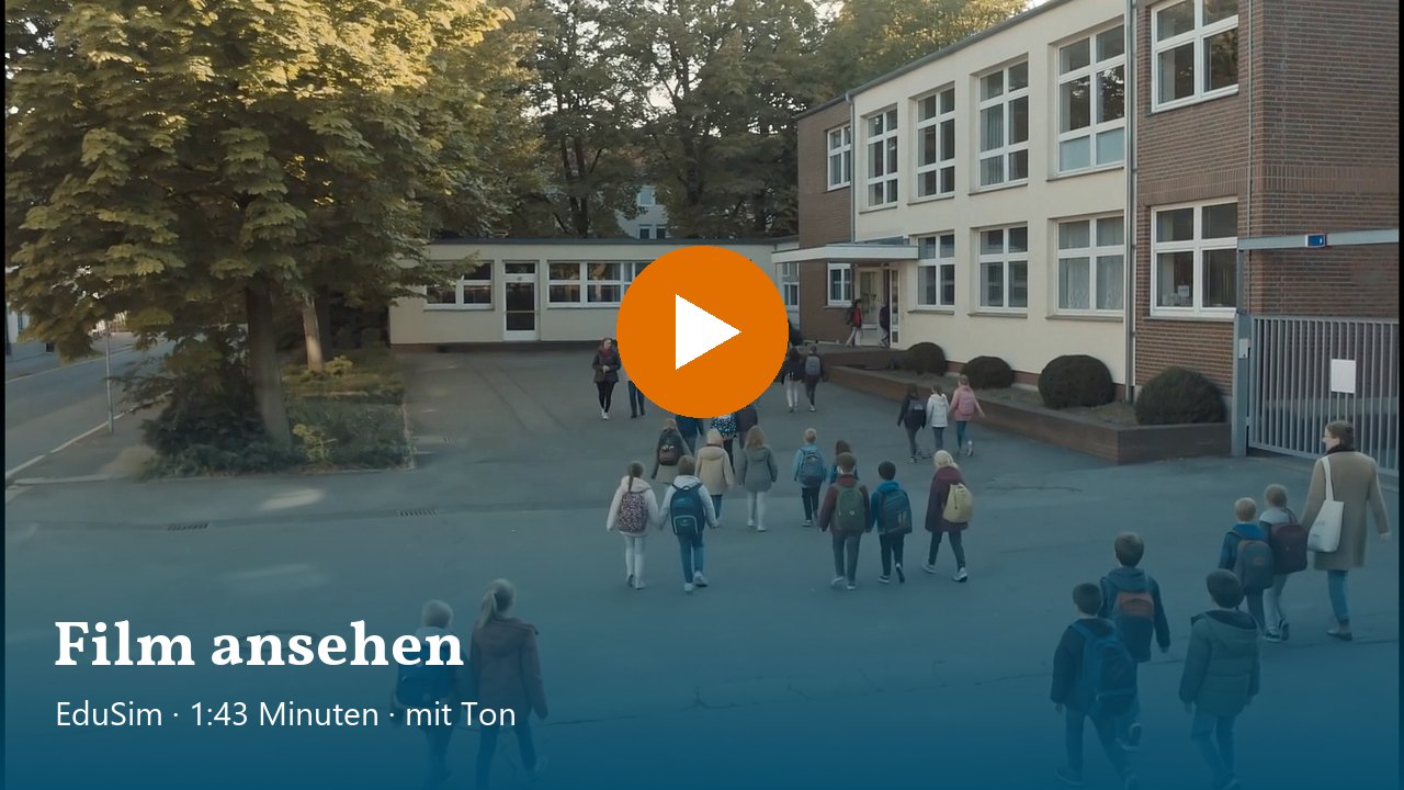 EduSim-Film ansehen (öffnet in neuem Tab) Standbild aus dem EduSim-Film: Schülerinnen und Schüler auf dem Schulhof. Film ansehen, 1:43 Minuten, mit Ton